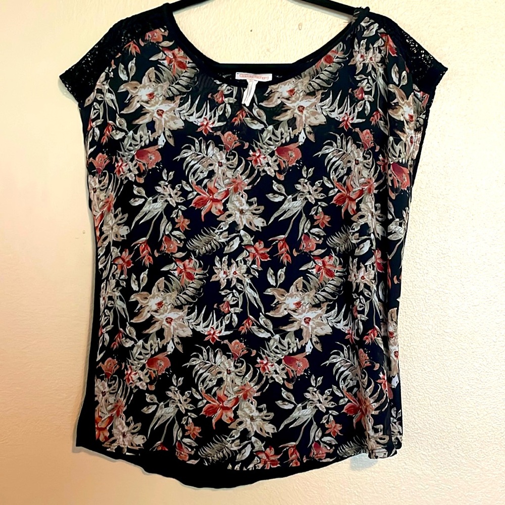Size LG-XL floral shirt with lace back